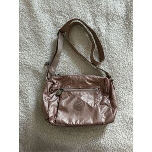 Kipling Hb6556 Wes GM Crossbody Bag Gleaming Rose Gold Mettalic